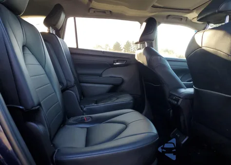 2021 Toyota Highlander Xle из США, поврежденный, VIN 5TDGZRBHXMS552930